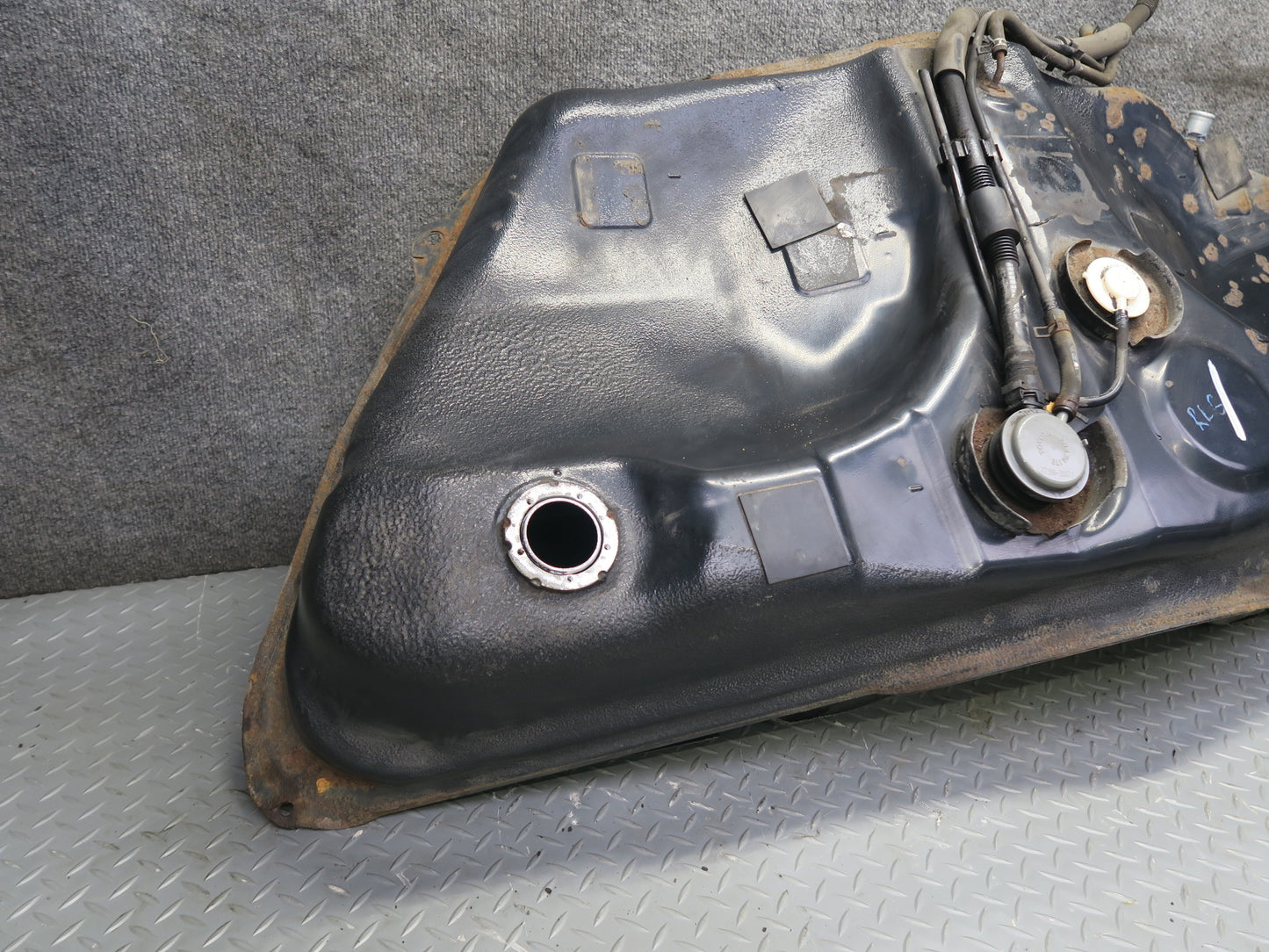 01-05 Lexus JZS160 GS300 GS430 Fuel Gas Tank OEM