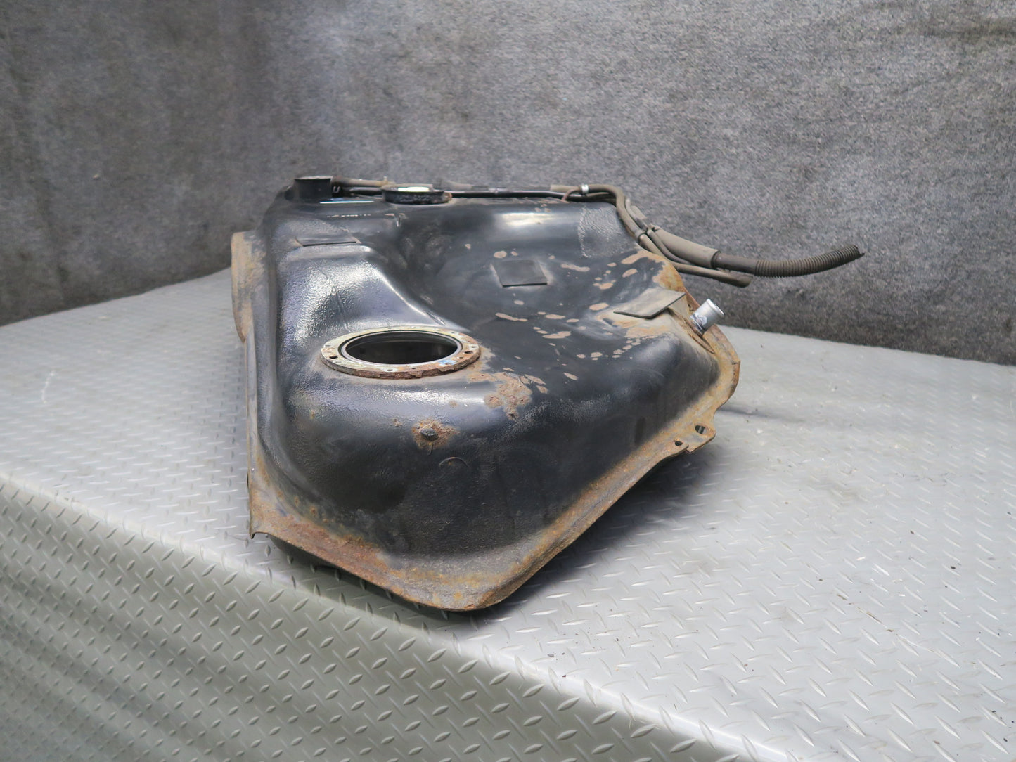01-05 Lexus JZS160 GS300 GS430 Fuel Gas Tank OEM