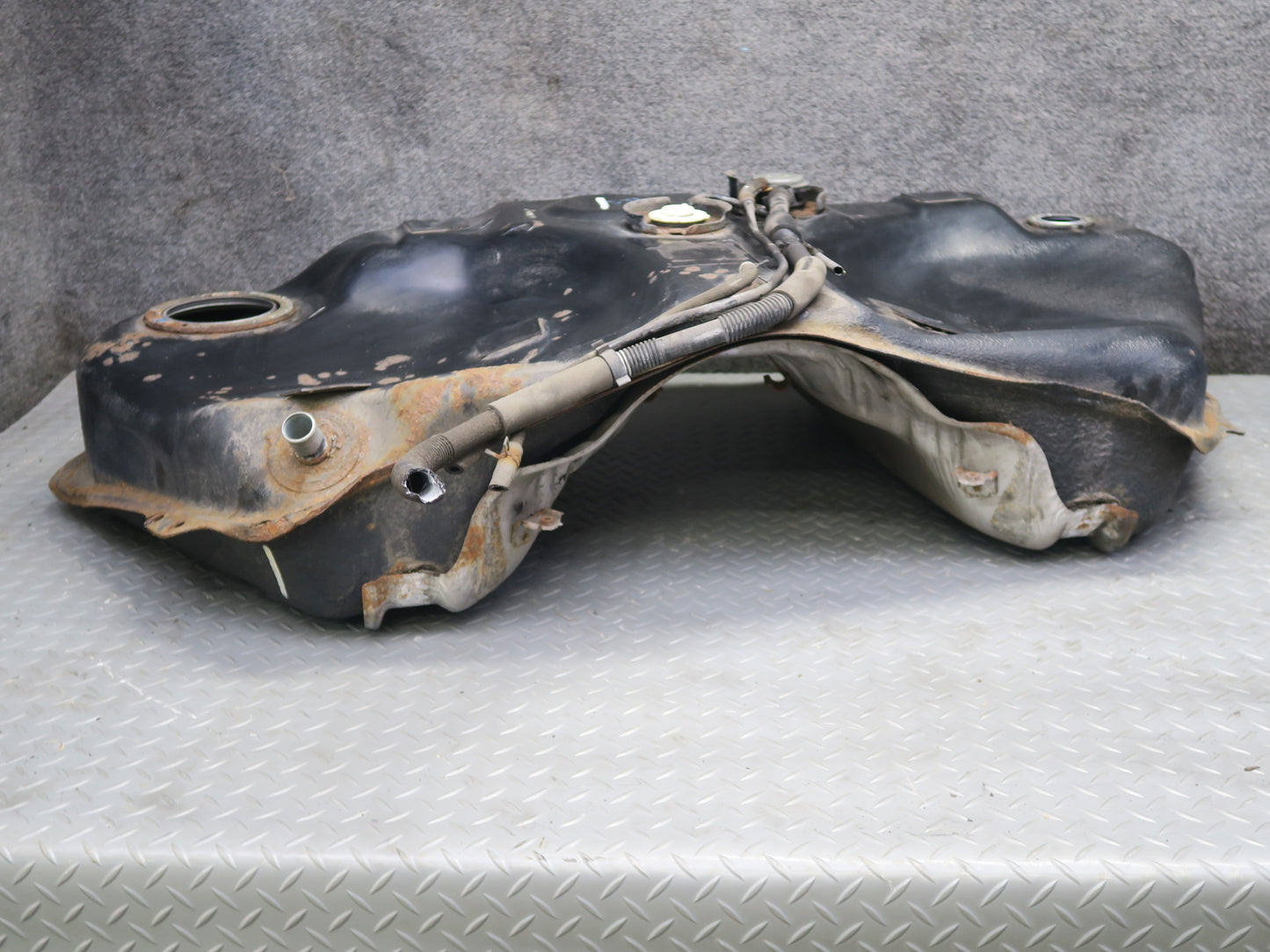 01-05 Lexus JZS160 GS300 GS430 Fuel Gas Tank OEM