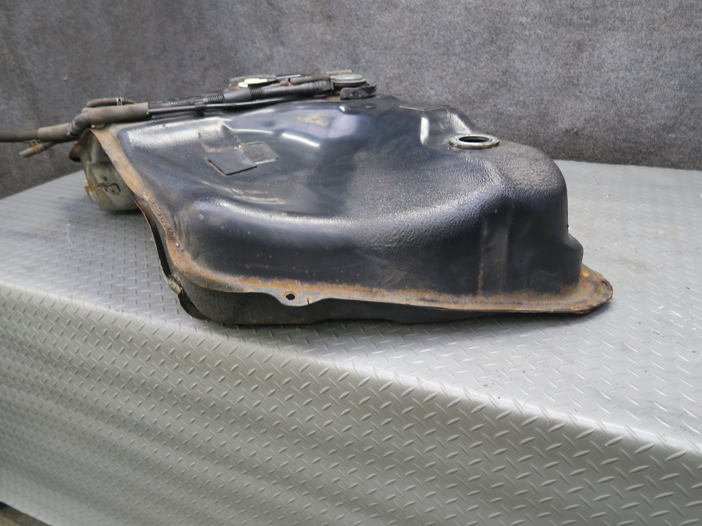 01-05 Lexus JZS160 GS300 GS430 Fuel Gas Tank OEM