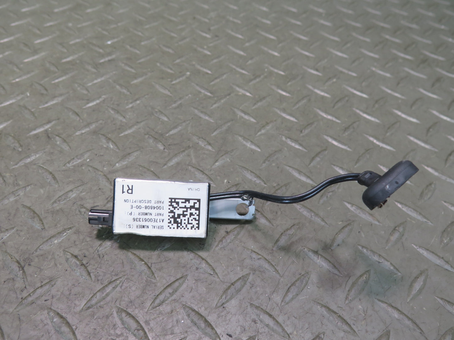 2016-2019 Tesla Model S 75D Rear Right Side Radio Antenna Amplifier Module Unit
