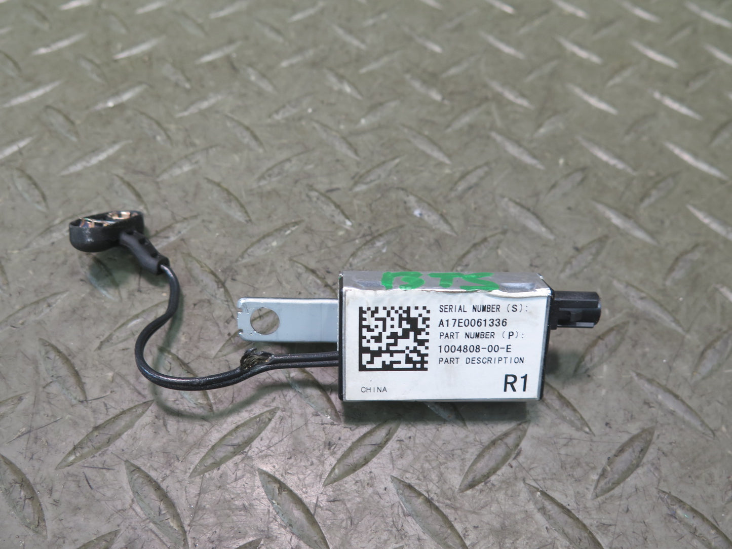 2016-2019 Tesla Model S 75D Rear Right Side Radio Antenna Amplifier Module Unit
