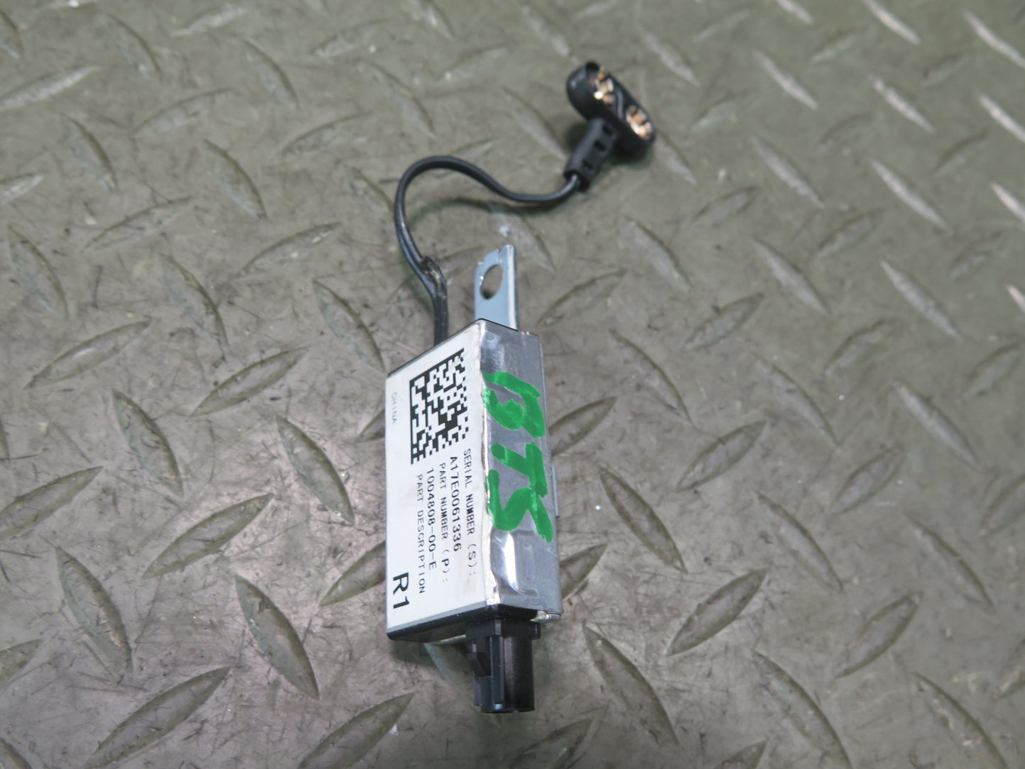 2016-2019 Tesla Model S 75D Rear Right Side Radio Antenna Amplifier Module Unit