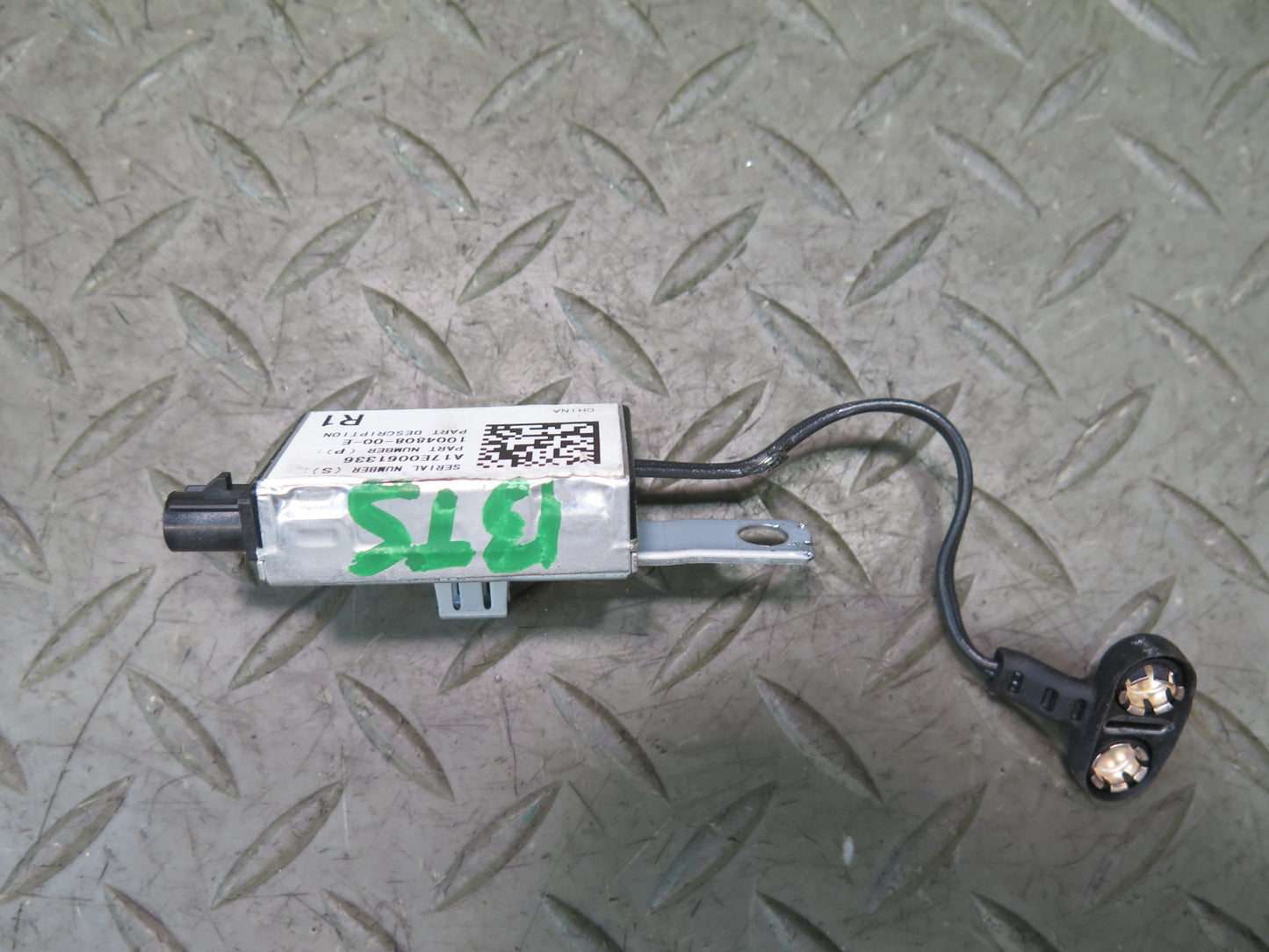 2016-2019 Tesla Model S 75D Rear Right Side Radio Antenna Amplifier Module Unit