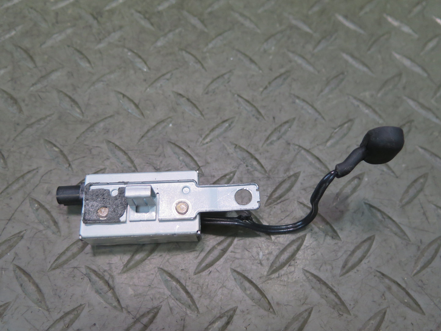 2016-2019 Tesla Model S 75D Rear Right Side Radio Antenna Amplifier Module Unit