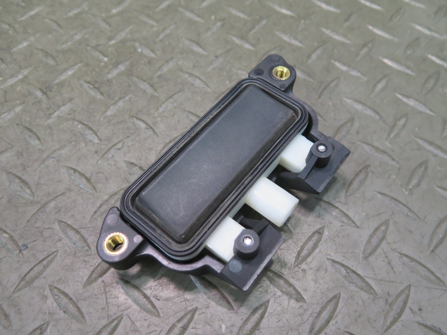 2016-2019 Tesla Model S 75D Rear Trunk Liftgate Release Handle Switch W/ Bracket