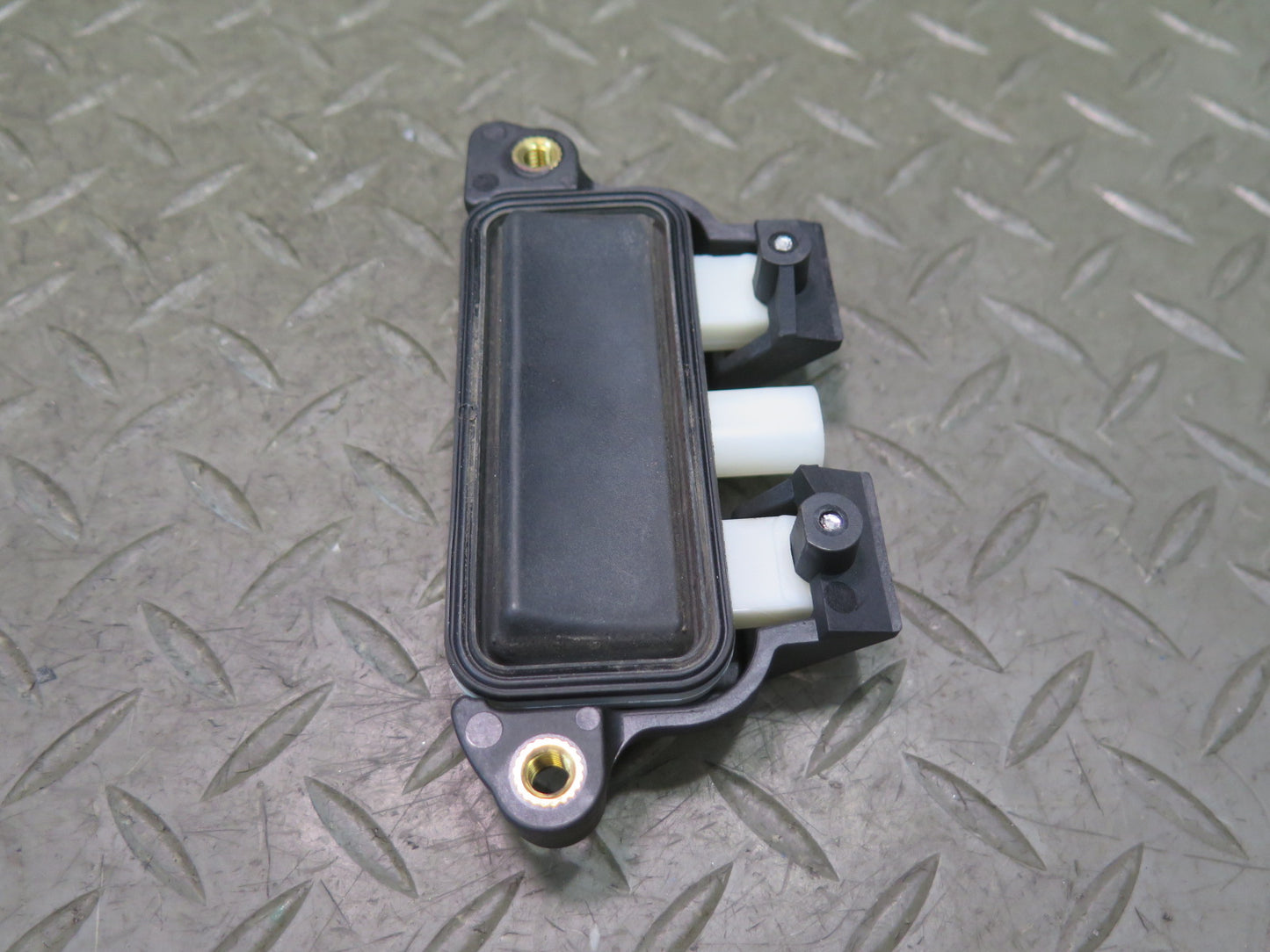 2016-2019 Tesla Model S 75D Rear Trunk Liftgate Release Handle Switch W/ Bracket