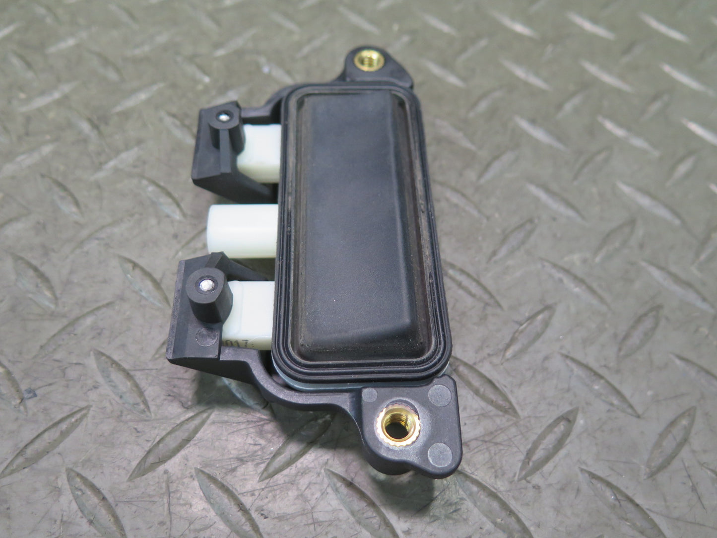 2016-2019 Tesla Model S 75D Rear Trunk Liftgate Release Handle Switch W/ Bracket