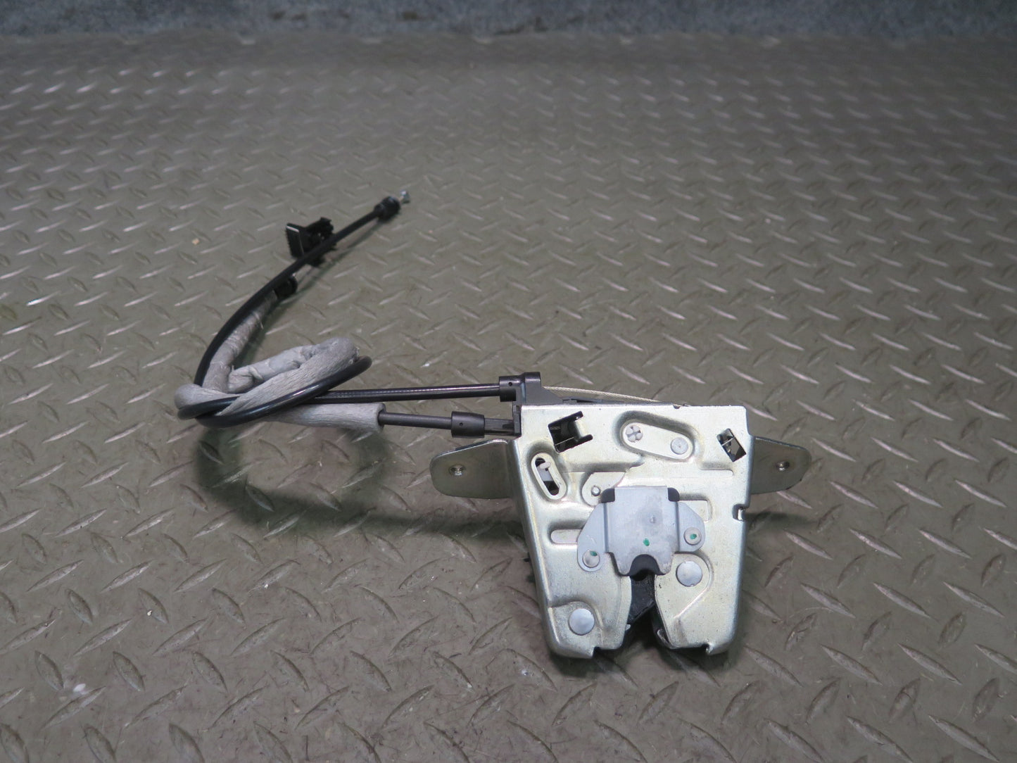 2016-2019 Tesla Model S 75D Rear Trunk Liftgate Tail Gate Lock Latch