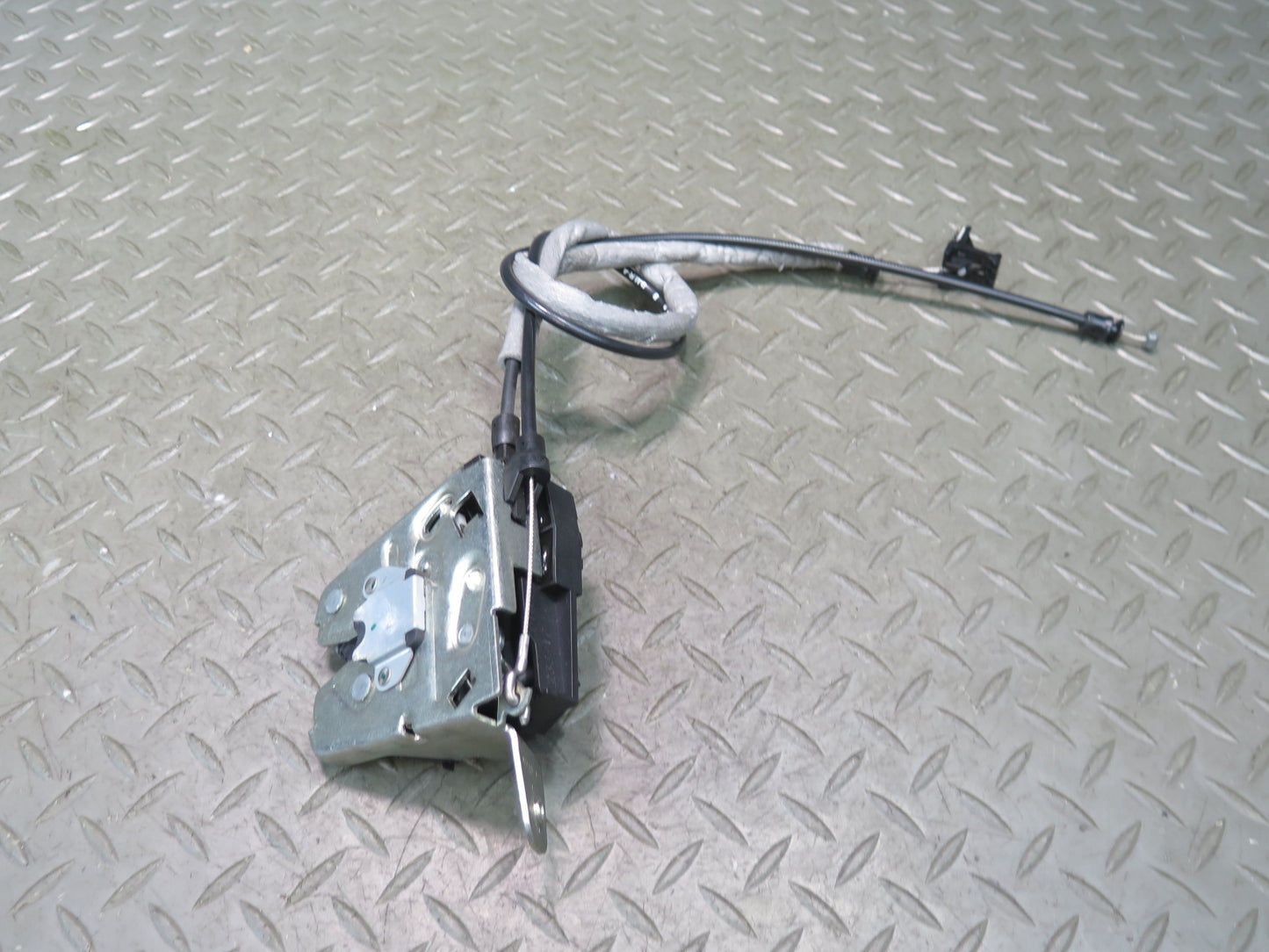 2016-2019 Tesla Model S 75D Rear Trunk Liftgate Tail Gate Lock Latch