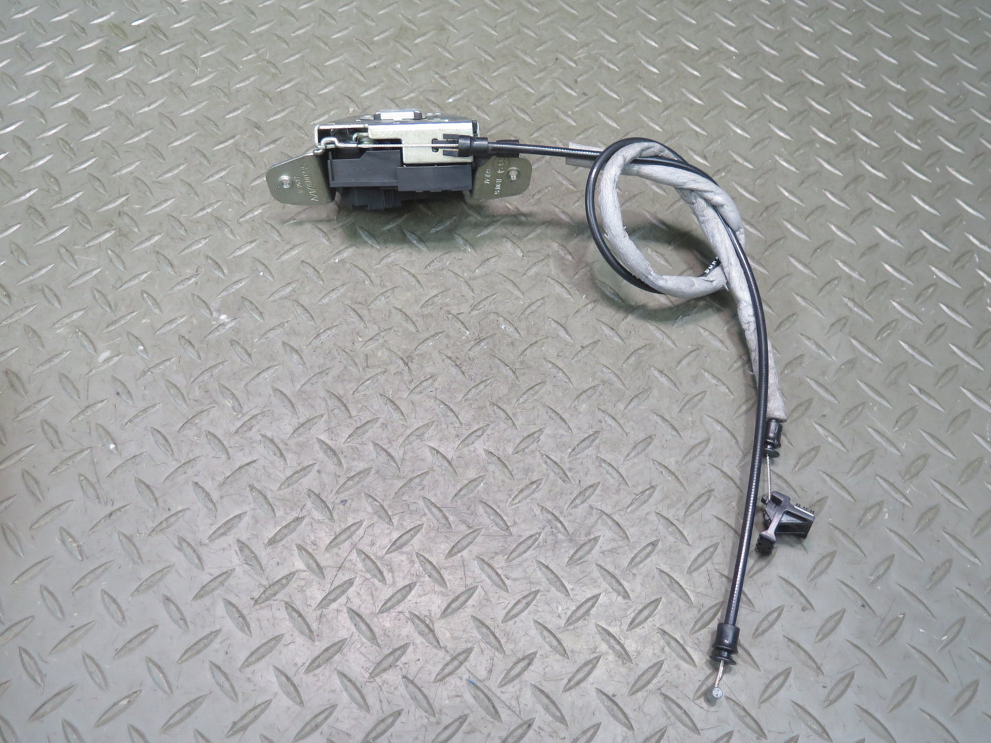 2016-2019 Tesla Model S 75D Rear Trunk Liftgate Tail Gate Lock Latch