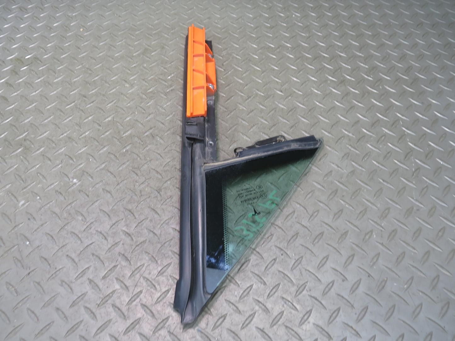 2016-2019 Tesla Model S 75D Front Left Side Door Window Corner Fixed Glass