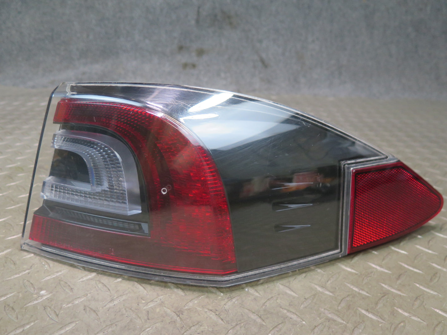 2016-2019 Tesla Model S 75D Rear Right Pass Side Outer Tail Light Lamp