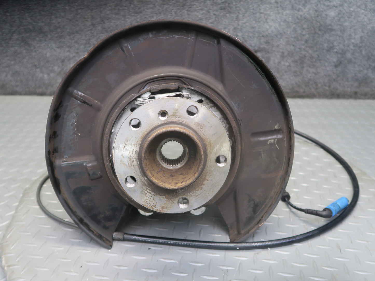 04-06 BMW E53 X5 AWD Rear Right Spindle Knuckle Wheel Hub Bearing OEM