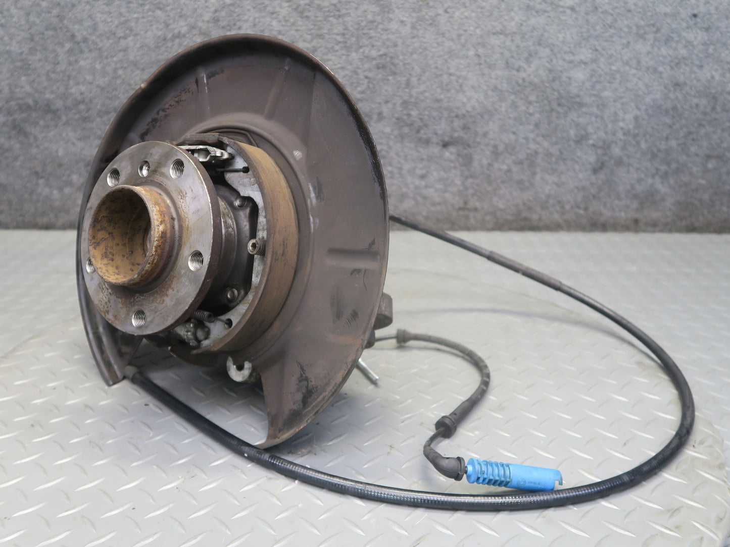04-06 BMW E53 X5 AWD Rear Right Spindle Knuckle Wheel Hub Bearing OEM