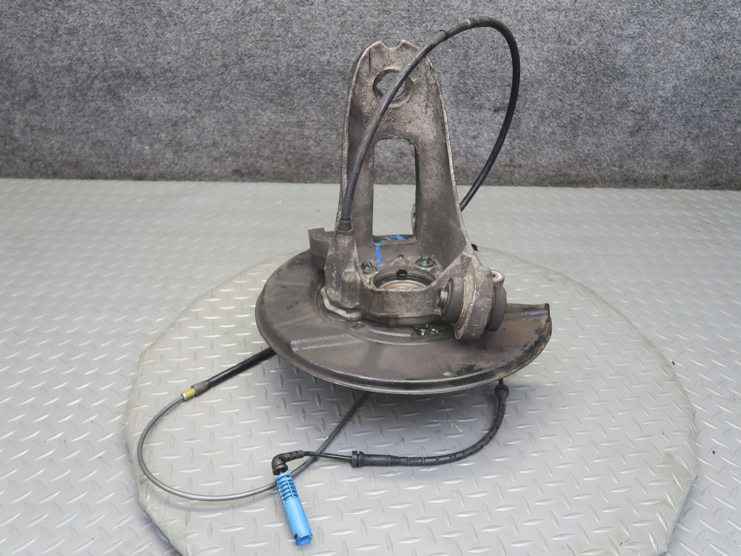 04-06 BMW E53 X5 AWD Rear Right Spindle Knuckle Wheel Hub Bearing OEM