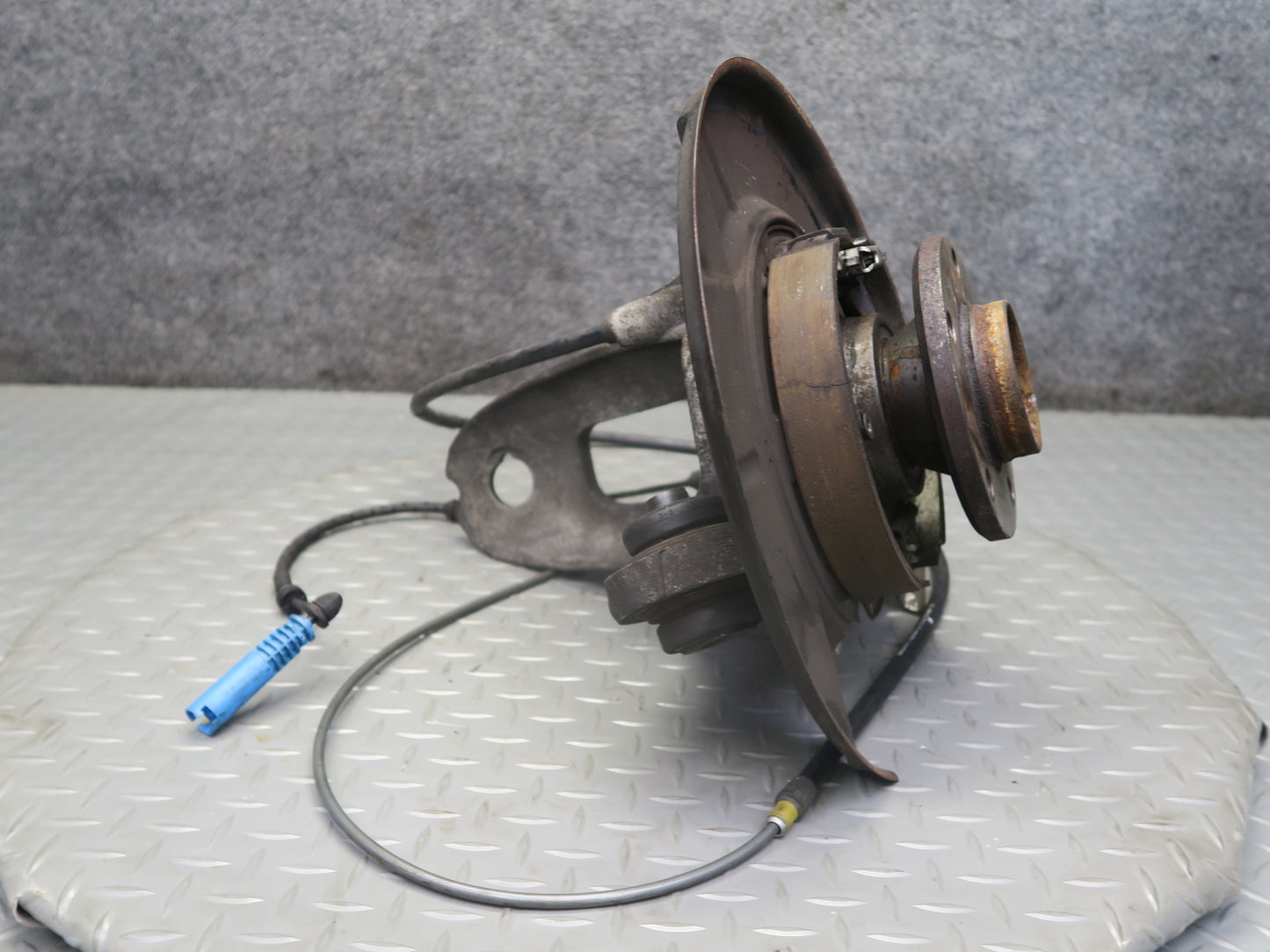 04-06 BMW E53 X5 AWD Rear Left Spindle Knuckle Wheel Hub Bearing OEM