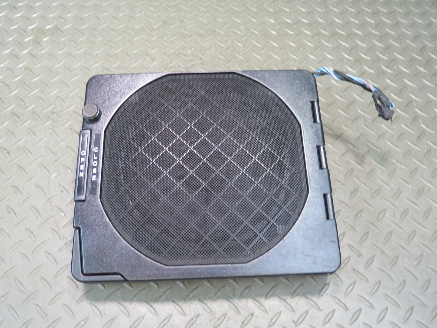 01-06 BMW E46 330ci Convertible Rear Subwoofer Speaker w Cover Black OEM