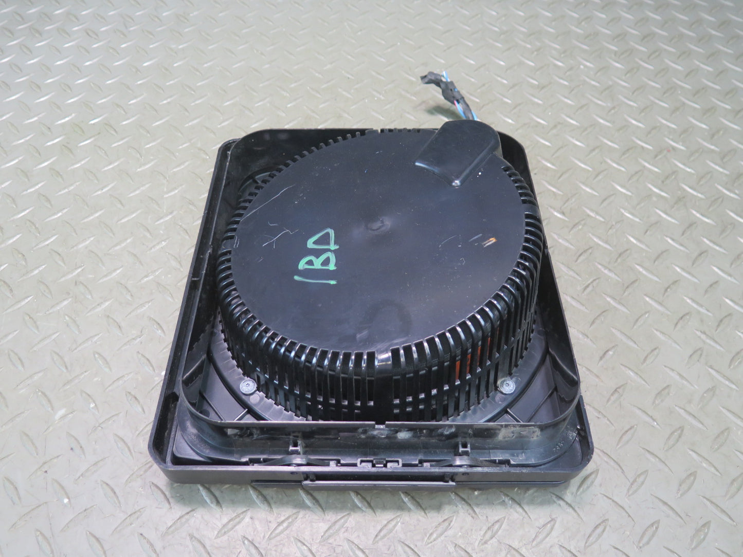 01-06 BMW E46 330ci Convertible Rear Subwoofer Speaker w Cover Black OEM