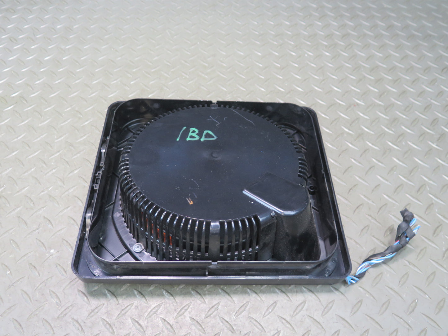 01-06 BMW E46 330ci Convertible Rear Subwoofer Speaker w Cover Black OEM