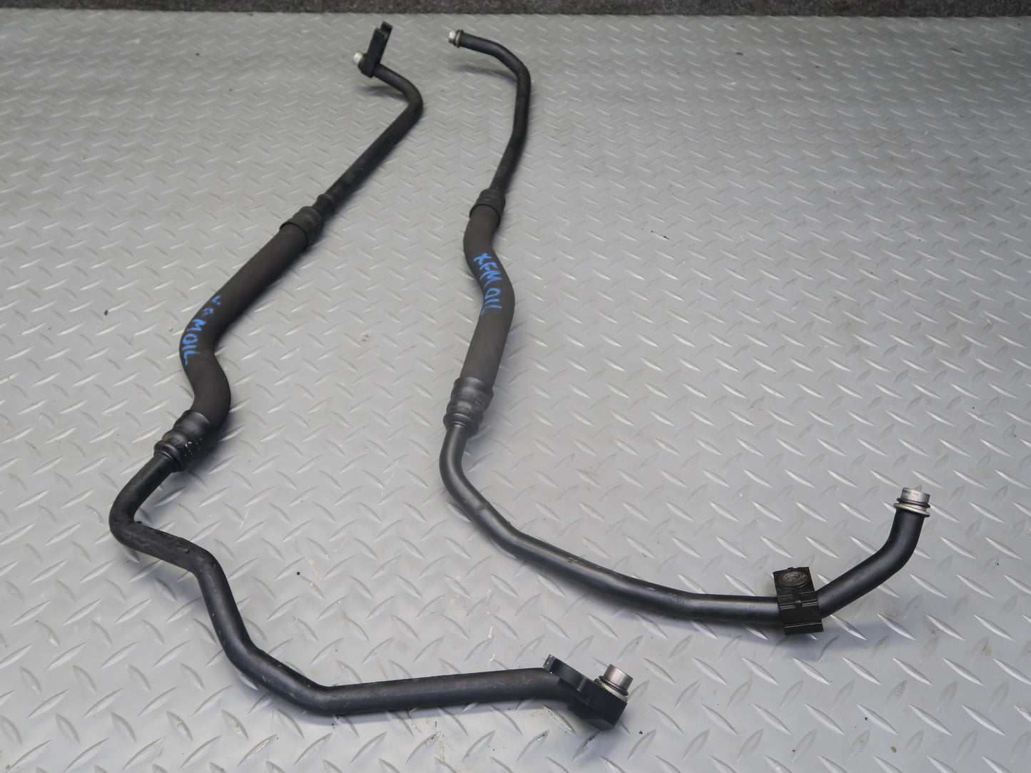 04-06 BMW E53 X5 N62 Set of 2 Engine Motor Oil Cooler Hose Pipe Line OEM