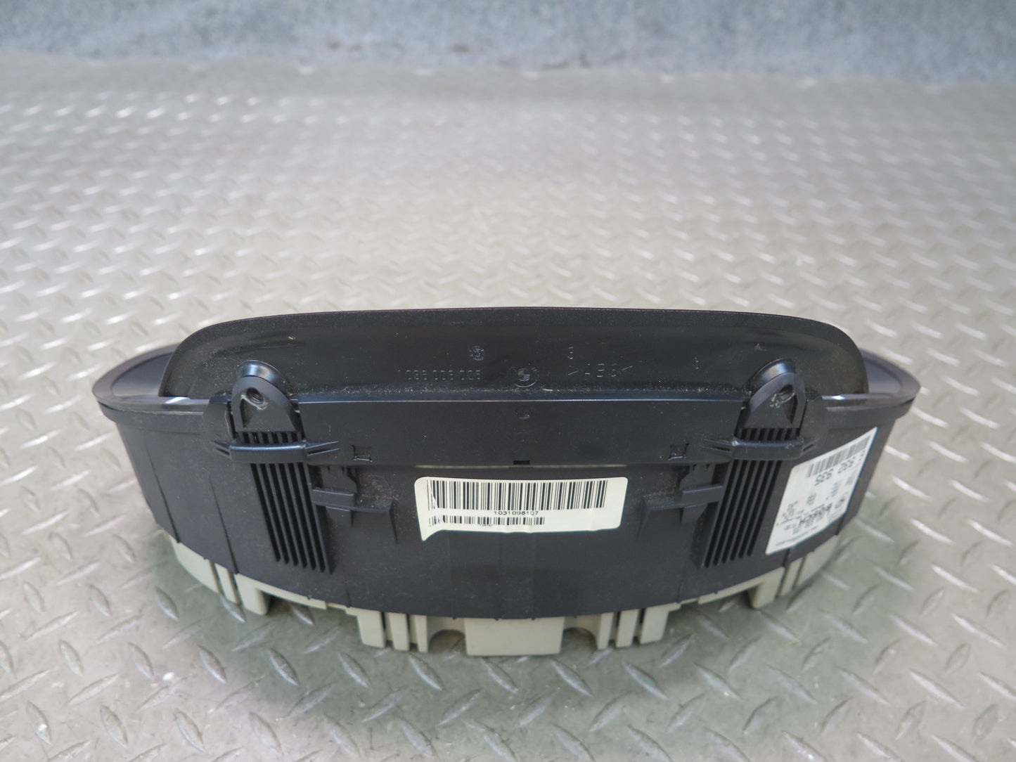 02-06 BMW E46 330Ci A/T Instrument Cluster Gauge Speedometer 6932935 OEM