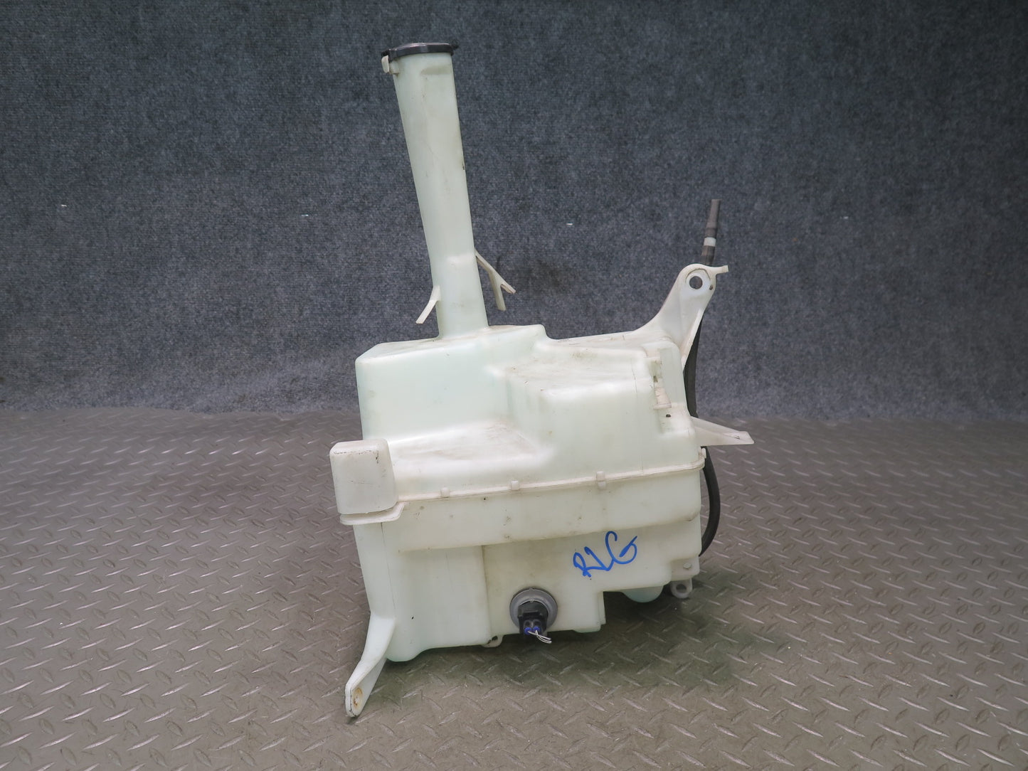 01-05 Lexus GS300 GS400 GS430 Windshield Washer Fluid Reservoir Tank w Pump OEM