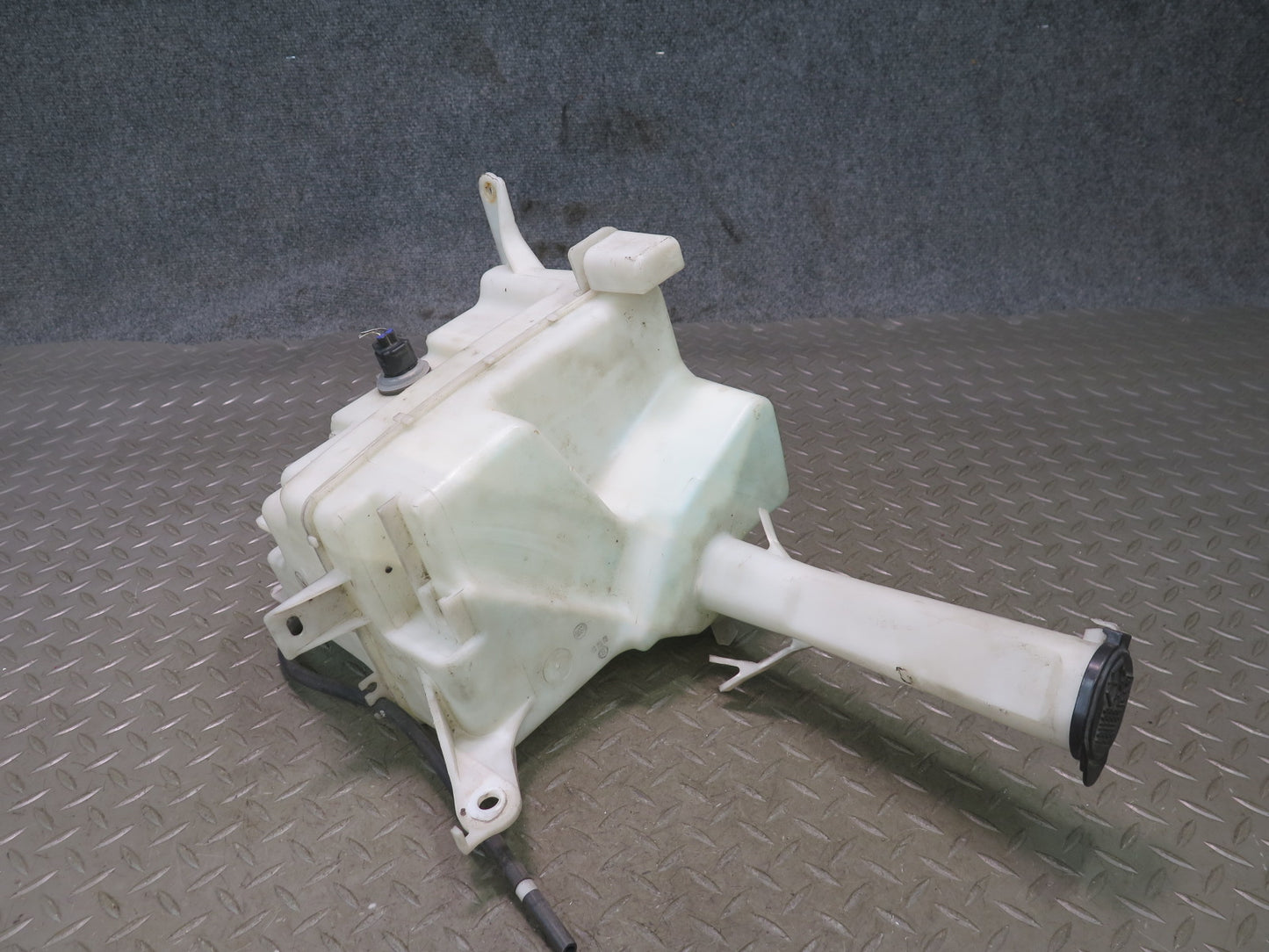 01-05 Lexus GS300 GS400 GS430 Windshield Washer Fluid Reservoir Tank w Pump OEM