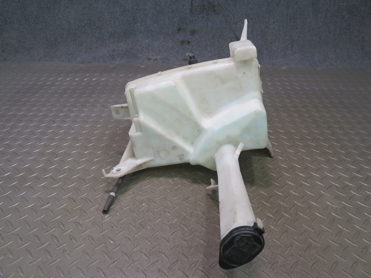 01-05 Lexus GS300 GS400 GS430 Windshield Washer Fluid Reservoir Tank w Pump OEM