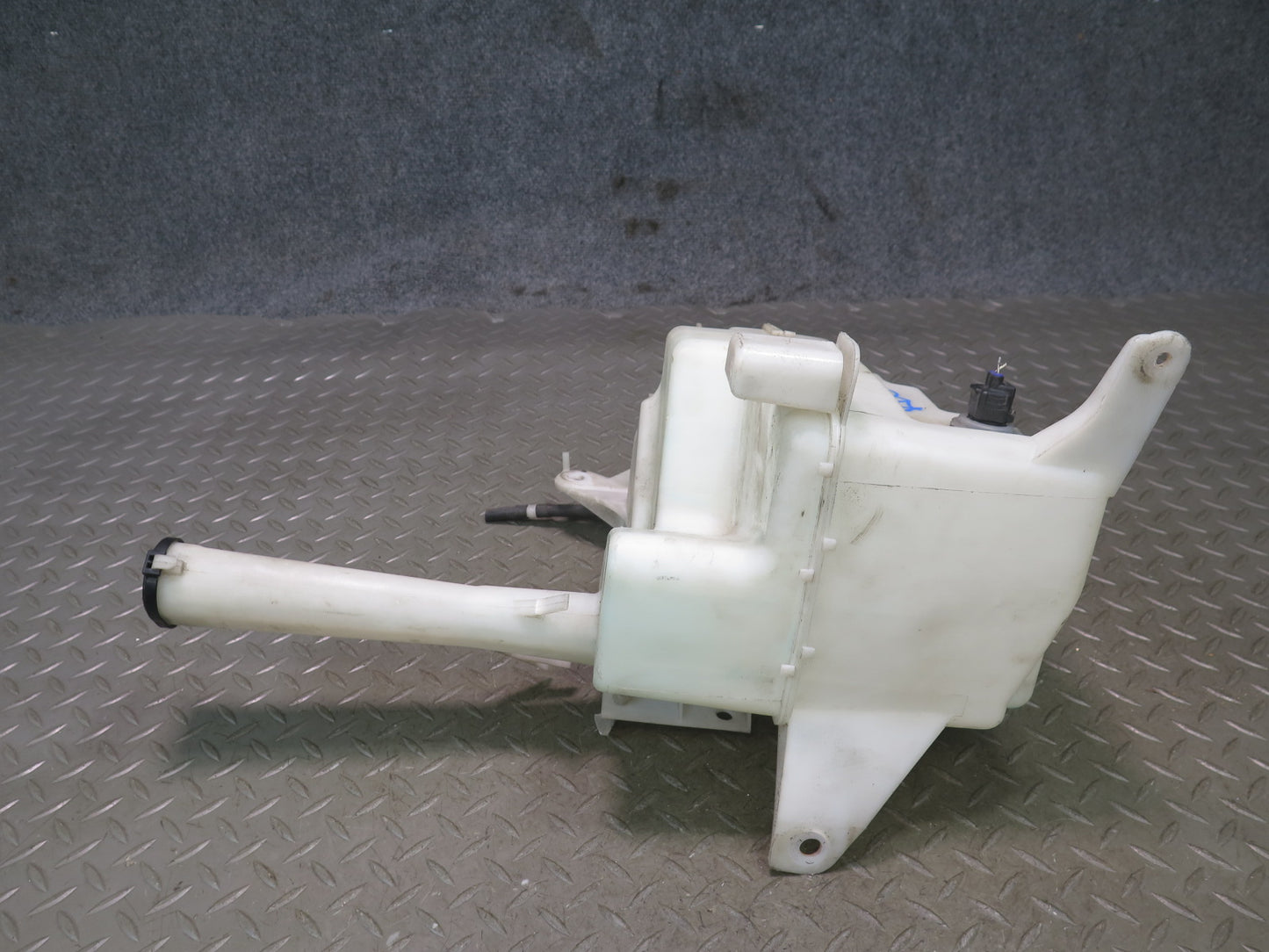 01-05 Lexus GS300 GS400 GS430 Windshield Washer Fluid Reservoir Tank w Pump OEM