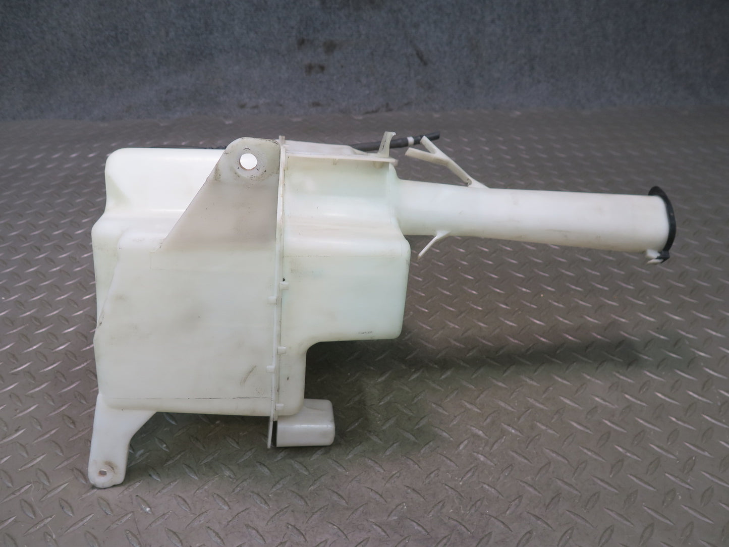 01-05 Lexus GS300 GS400 GS430 Windshield Washer Fluid Reservoir Tank w Pump OEM