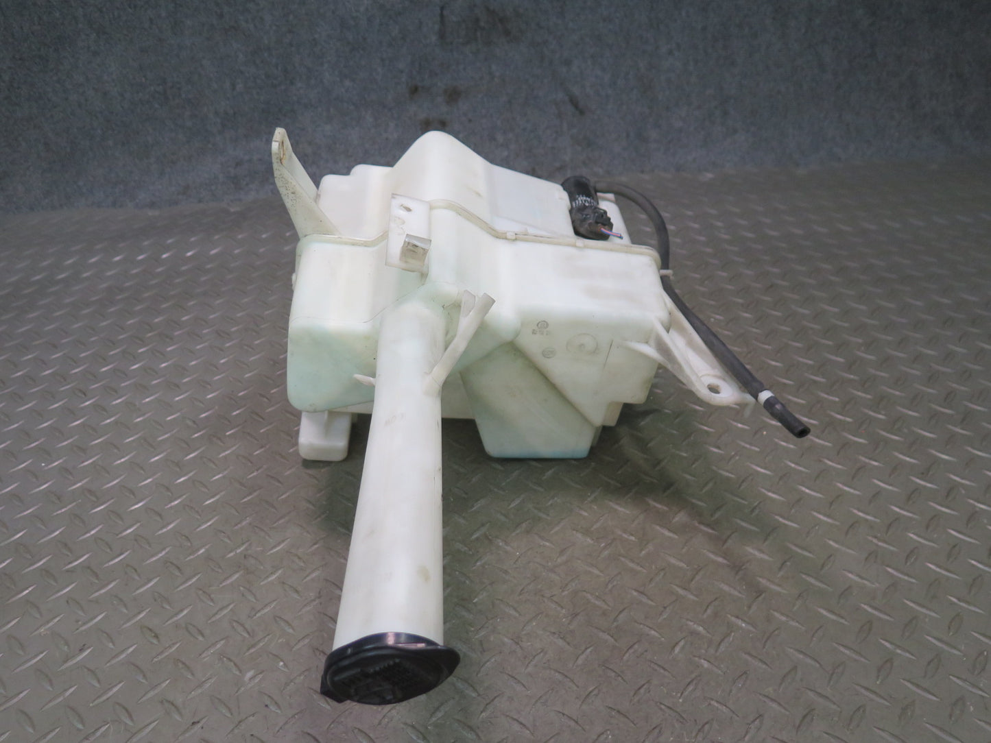 01-05 Lexus GS300 GS400 GS430 Windshield Washer Fluid Reservoir Tank w Pump OEM