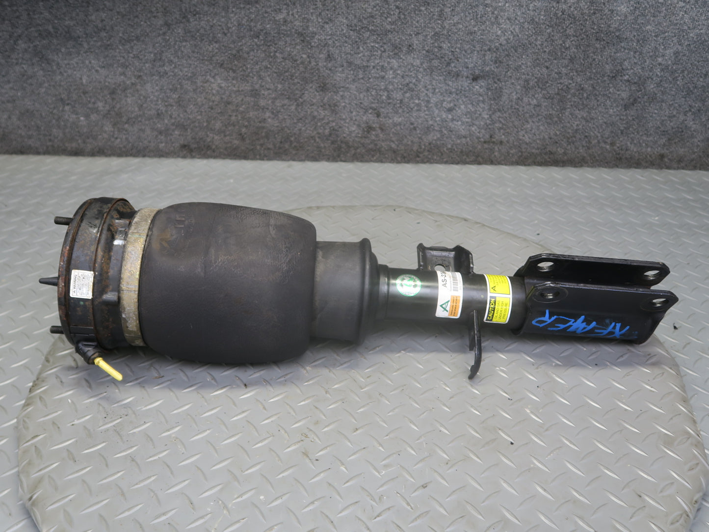 03-06 BMW E53 X5 AWD Front Right Air Strut Shock Absorber Arnott AS-2305