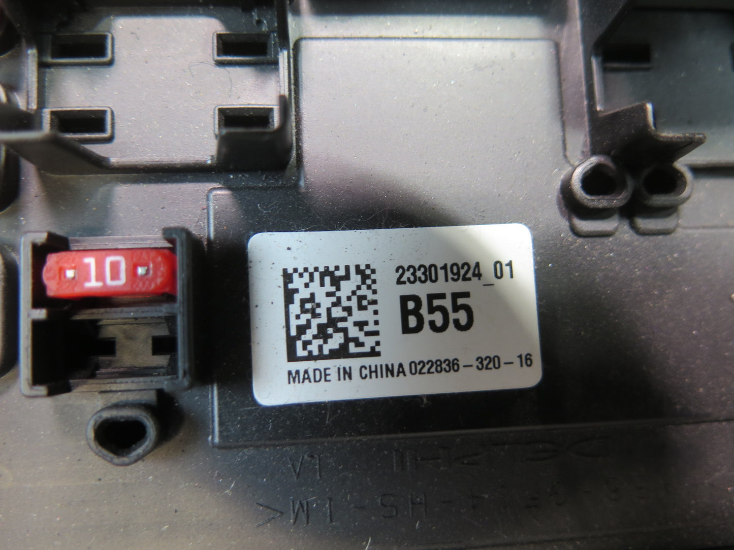 16-19 Chevrolet Corvette C7 Power Distribution Fuse Relay Box 23301924 OEM