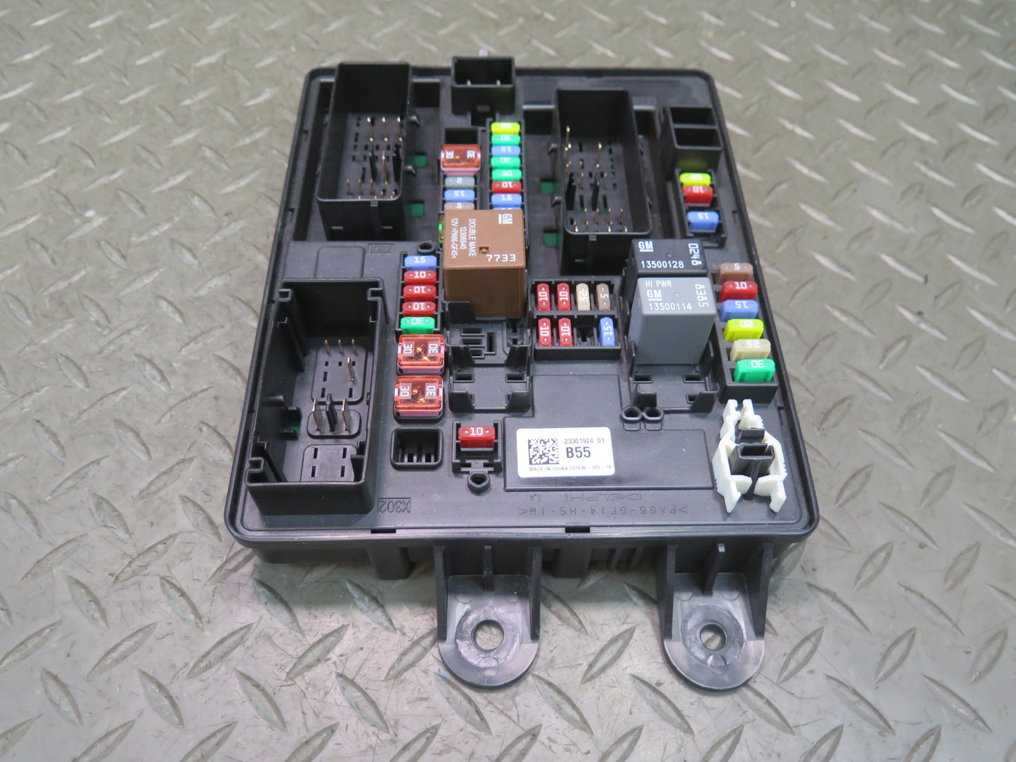 16-19 Chevrolet Corvette C7 Power Distribution Fuse Relay Box 23301924 OEM