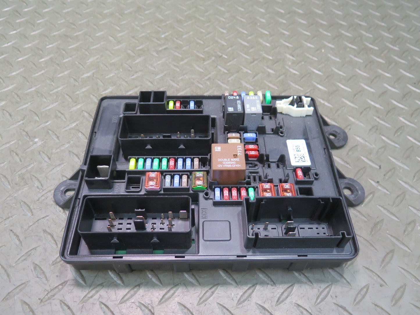 16-19 Chevrolet Corvette C7 Power Distribution Fuse Relay Box 23301924 OEM