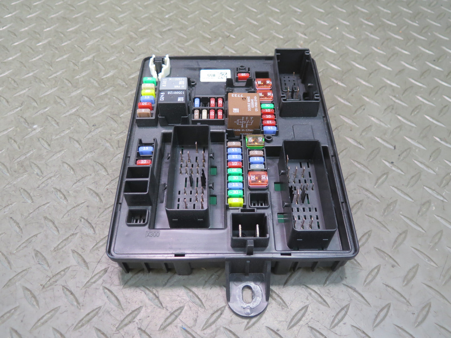 16-19 Chevrolet Corvette C7 Power Distribution Fuse Relay Box 23301924 OEM