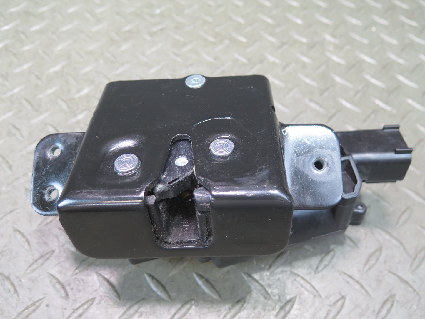 14-19 Chevrolet Corvette C7 Rear Trunk Liftgate Lock Latch Actuator Motor OEM
