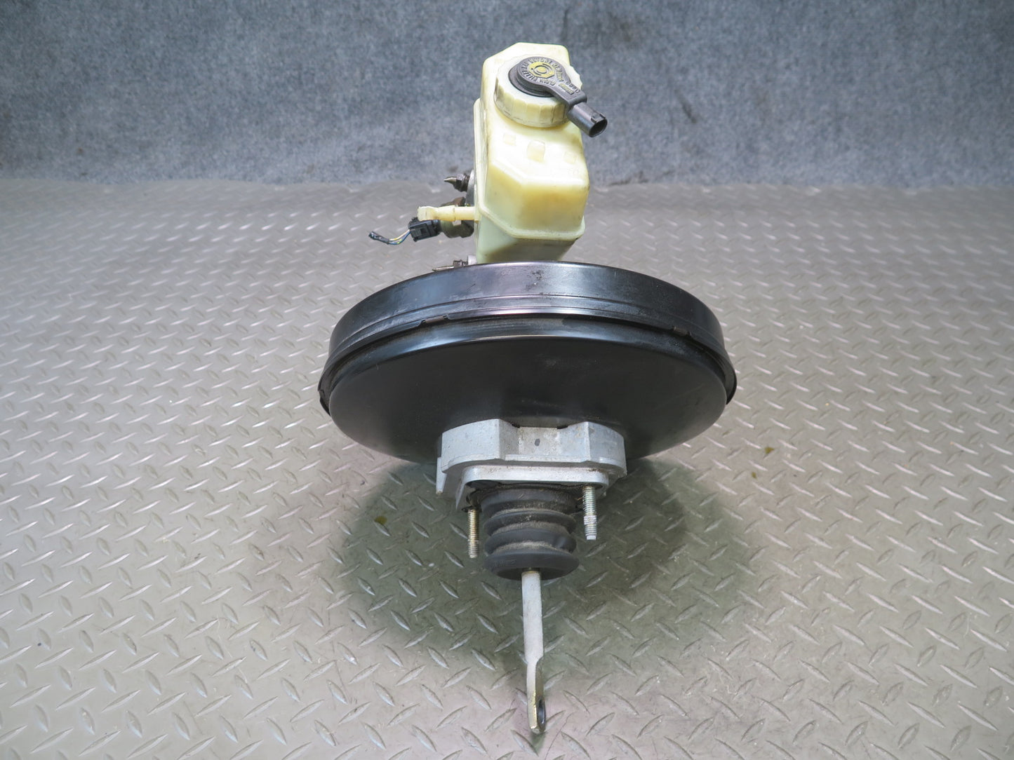 01-06 BMW E46 330Ci Brake Master Cylinder Booster Fluid Reservoir OEM