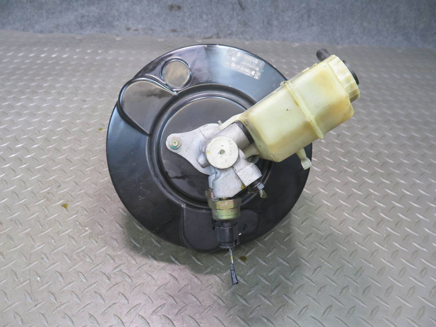 01-06 BMW E46 330Ci Brake Master Cylinder Booster Fluid Reservoir OEM