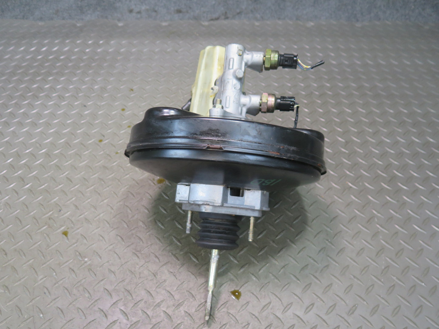 01-06 BMW E46 330Ci Brake Master Cylinder Booster Fluid Reservoir OEM