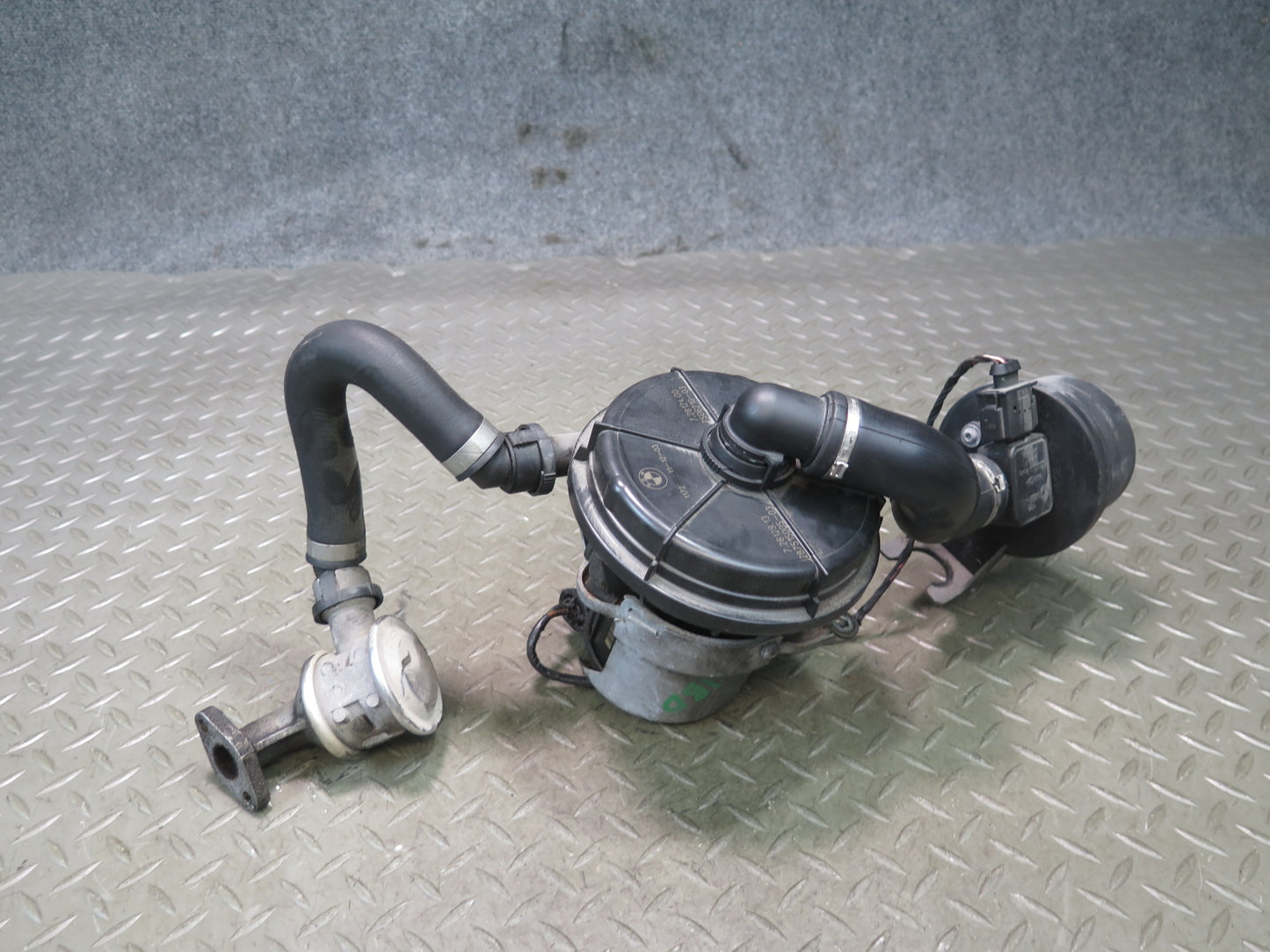 04-06 BMW E46 330CI Secondary Air Injection Smog Pump w Filter & Sensor OEM