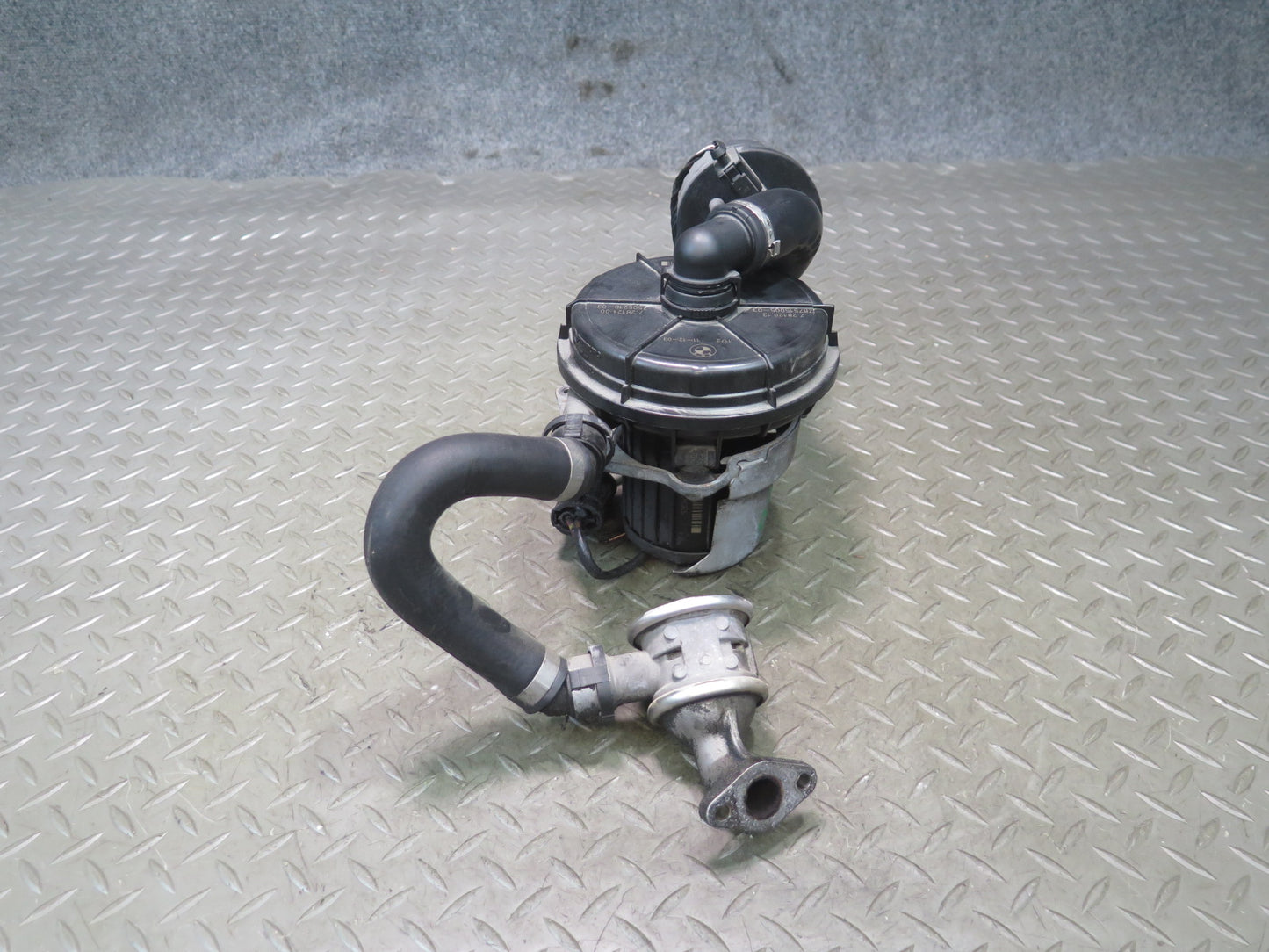 04-06 BMW E46 330CI Secondary Air Injection Smog Pump w Filter & Sensor OEM