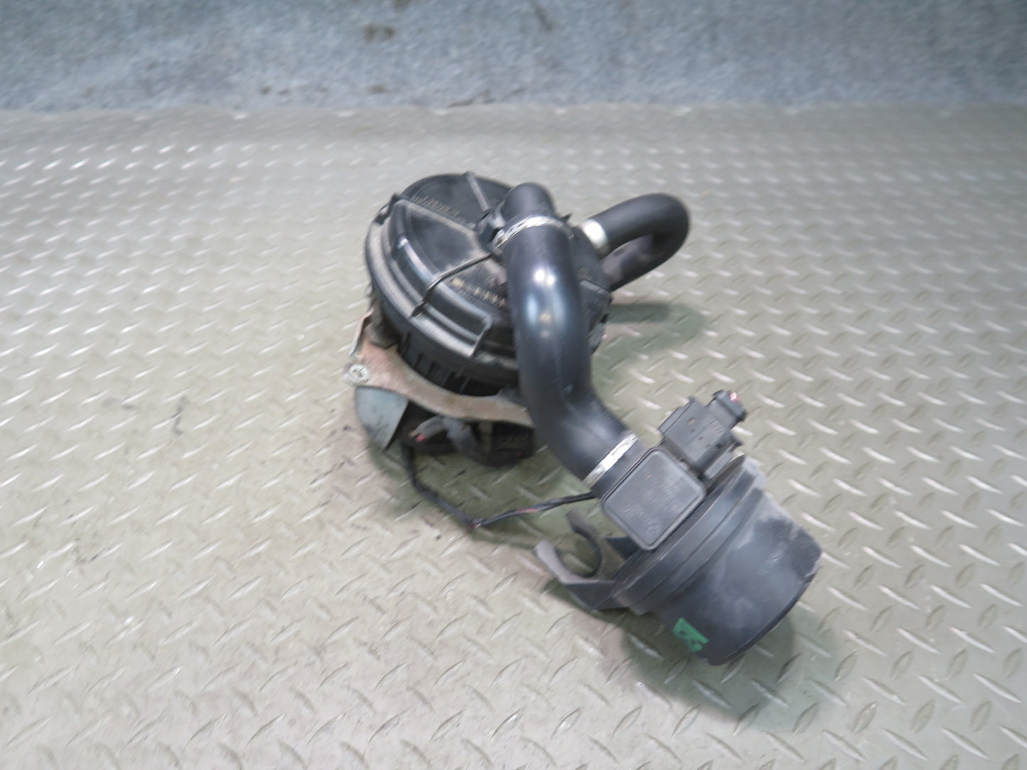 04-06 BMW E46 330CI Secondary Air Injection Smog Pump w Filter & Sensor OEM
