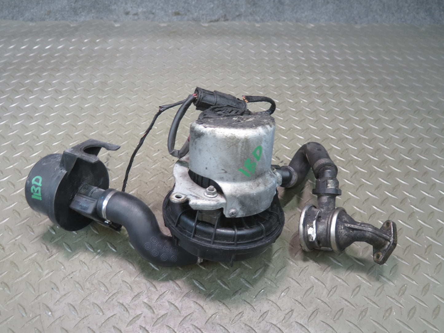 04-06 BMW E46 330CI Secondary Air Injection Smog Pump w Filter & Sensor OEM