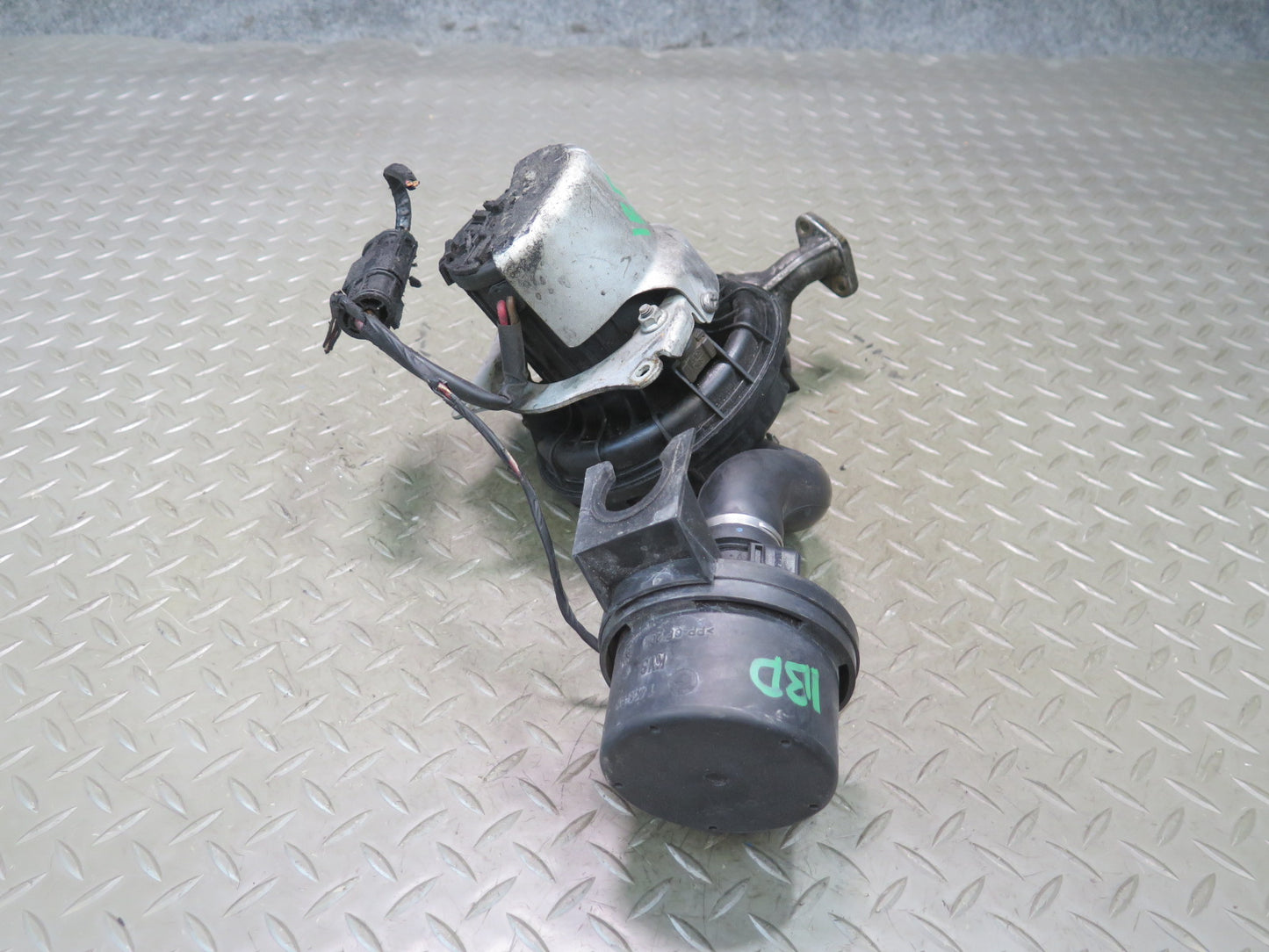 04-06 BMW E46 330CI Secondary Air Injection Smog Pump w Filter & Sensor OEM
