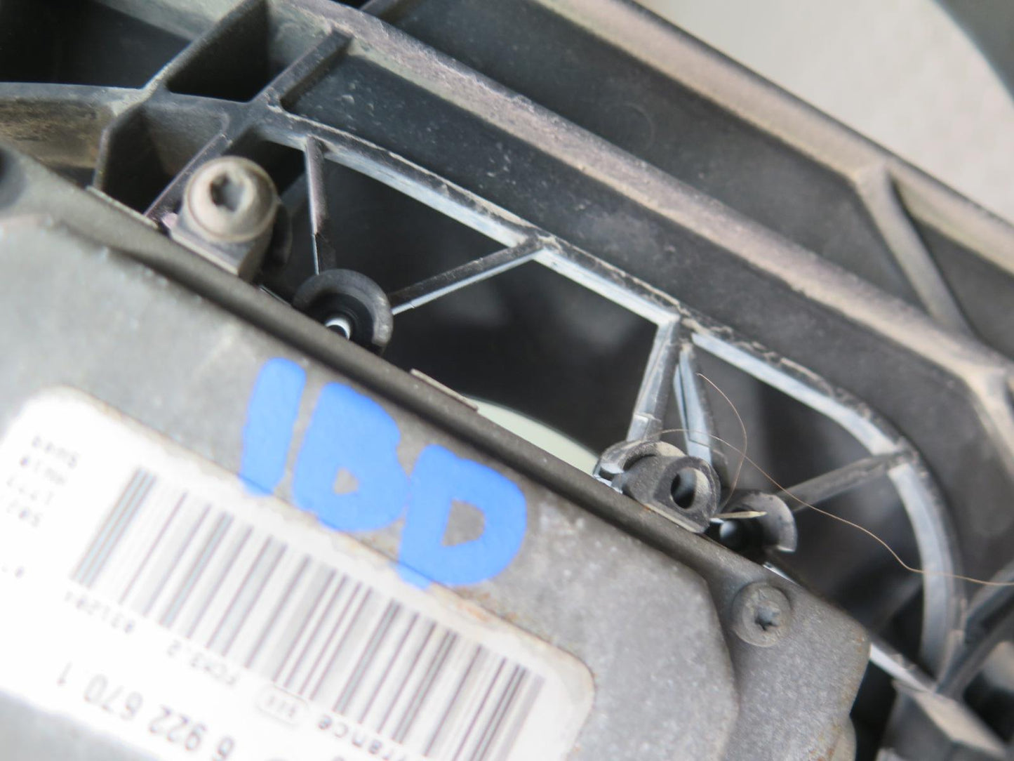 01-06 BMW E46 330i 330Ci M54 A/T Engine Cooling Fan Motor Shroud OEM