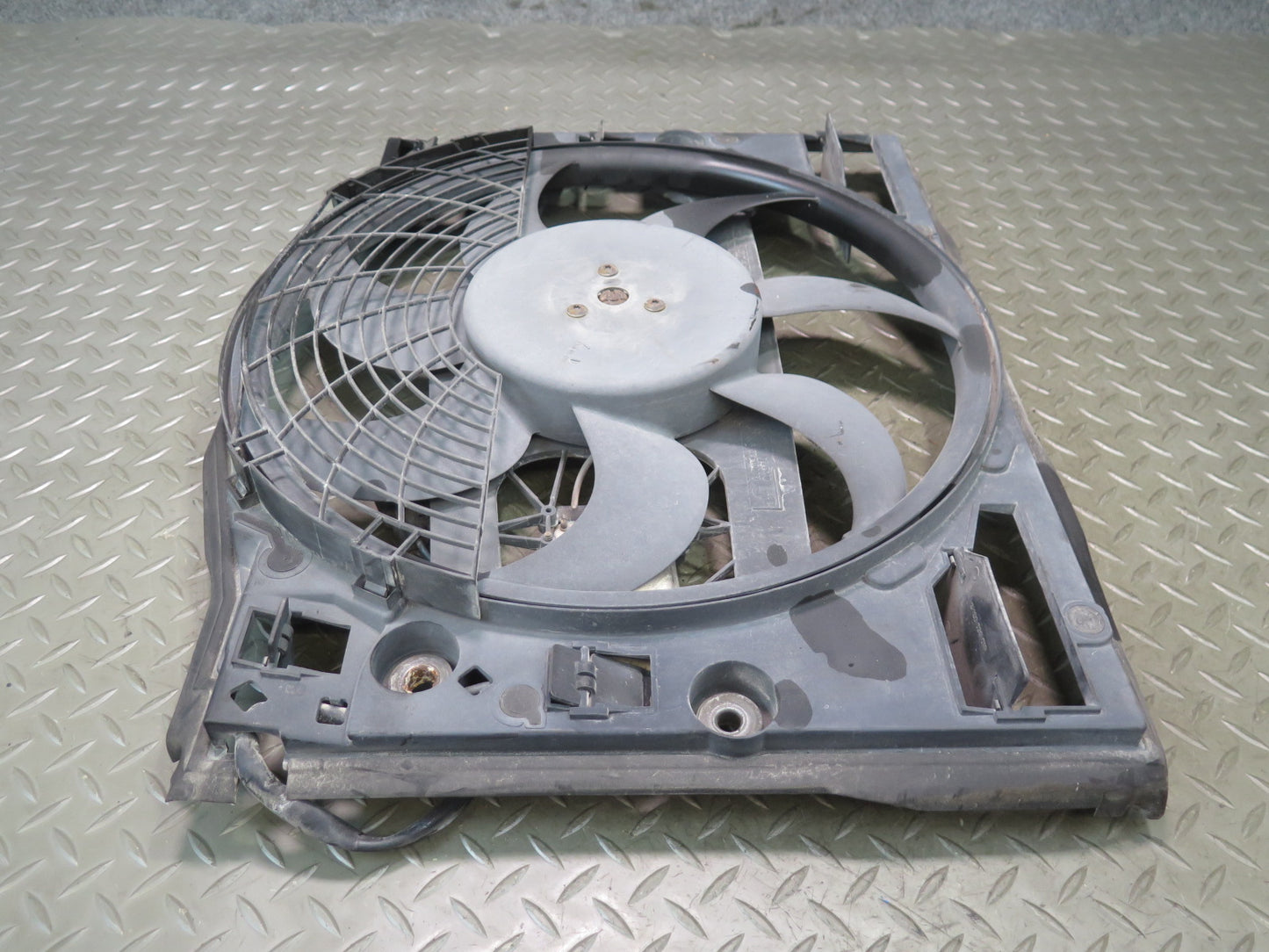 01-06 BMW E46 330i 330Ci M54 A/T Engine Cooling Fan Motor Shroud OEM