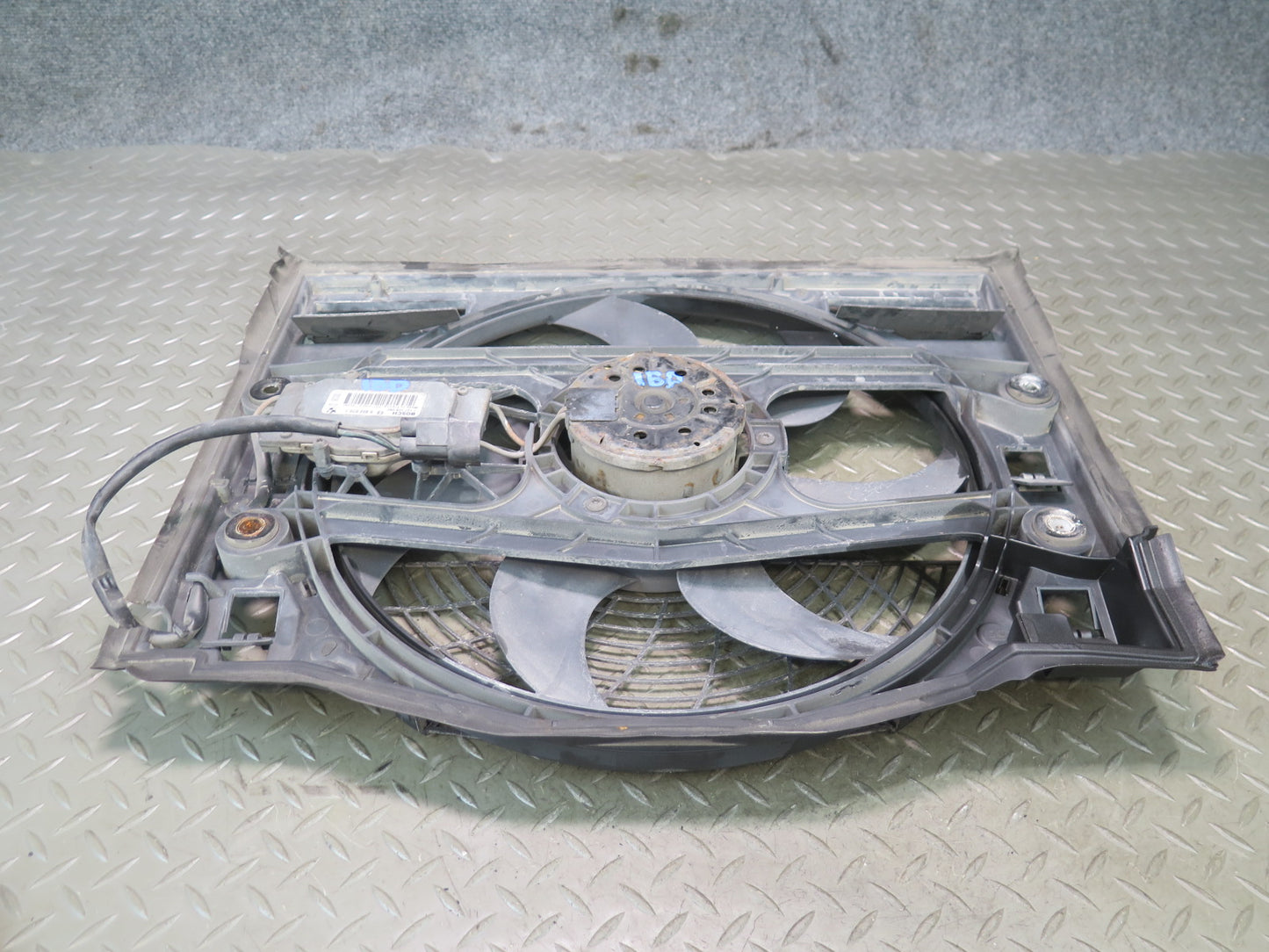 01-06 BMW E46 330i 330Ci M54 A/T Engine Cooling Fan Motor Shroud OEM