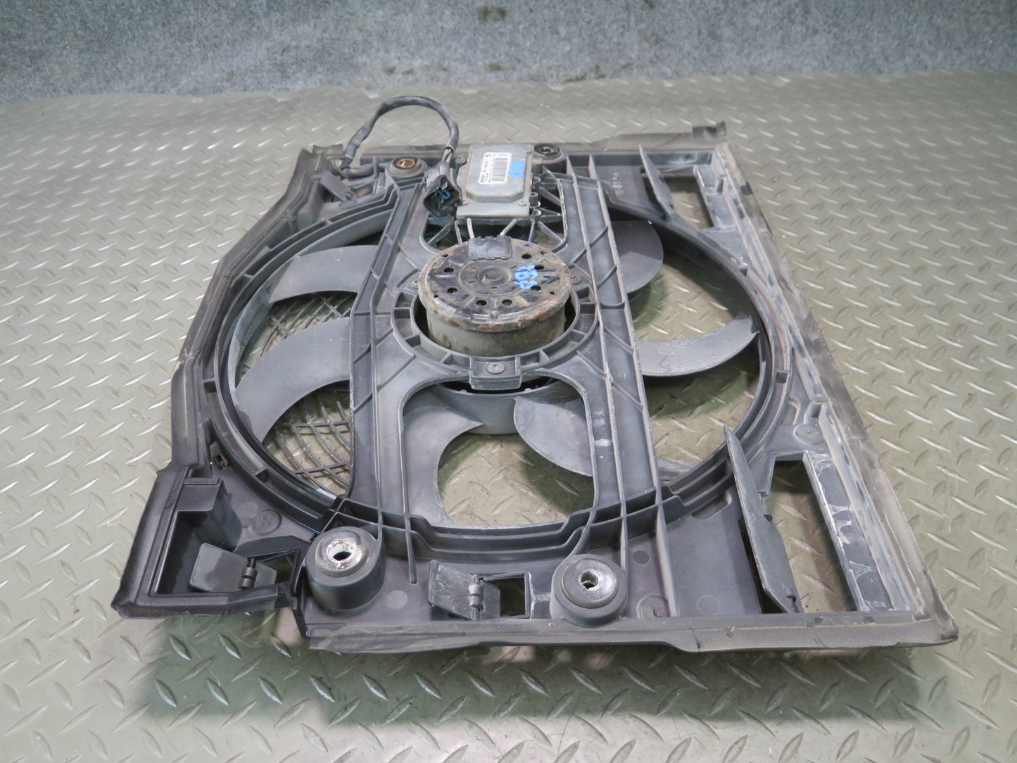 01-06 BMW E46 330i 330Ci M54 A/T Engine Cooling Fan Motor Shroud OEM